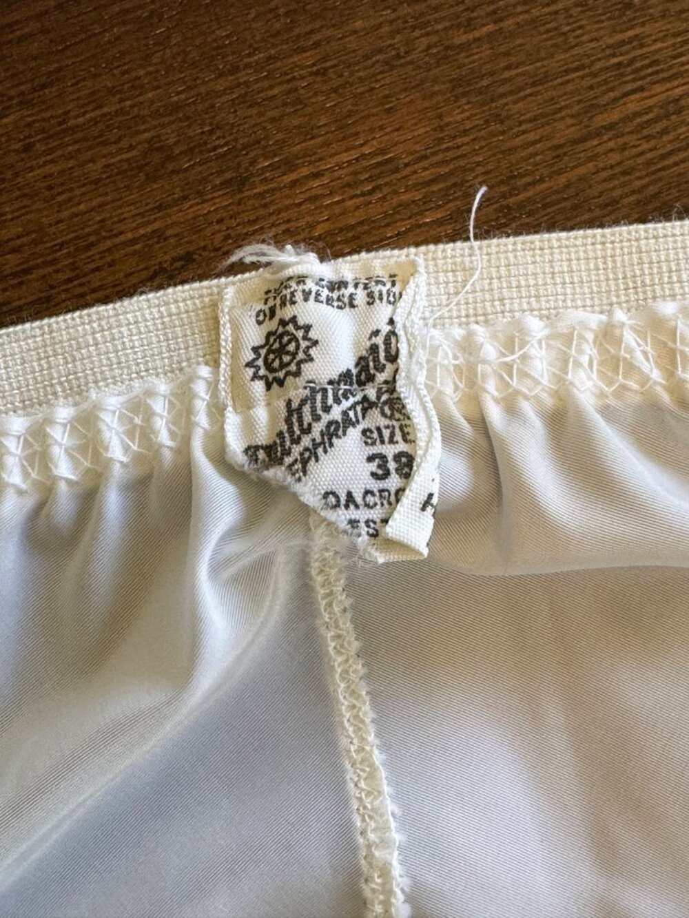 Vintage Skirt Slip Ivory Eyelet Embroidery Hem Side Slit Knee Length Size M/L - Picture 2 of 7